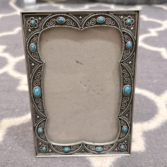Southwestern silvertone & simulated sleeping beauty turquoise 4x6 picture frame - Picture 1 of 7